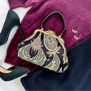 Vintage Maxximum handbag.